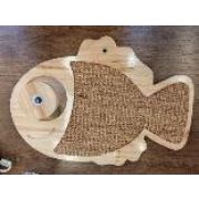 Игрушка-когтеточка WOGY д/кошек Рыба 35х26х6см с дразнилкой Перо h=26см и мини-треком с двумя шариками из мяты и дерева арт.2025-2443 Код275675